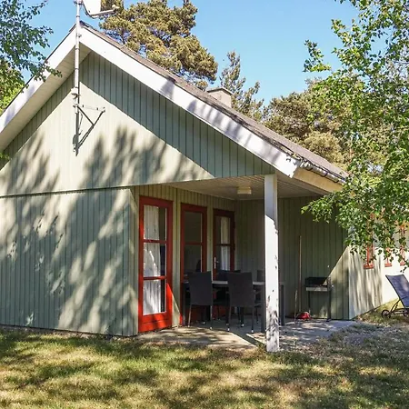 Semesterbostad 3 Bedroom Stunning In Aakirkeby *