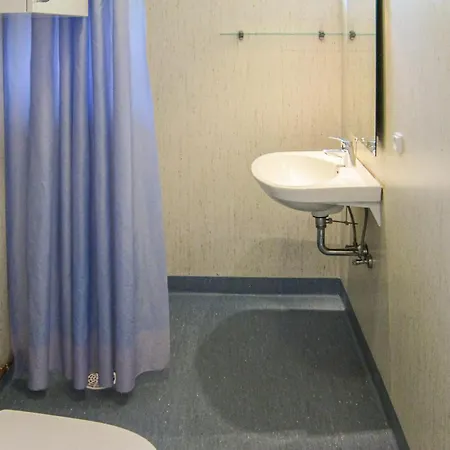 Semesterbostad 3 Bedroom Stunning In Aakirkeby *