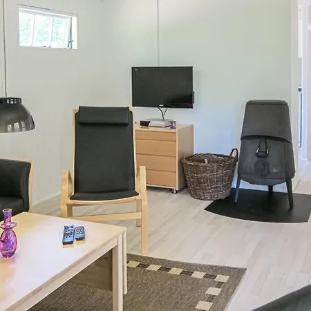 3 Bedroom Stunning In Aakirkeby