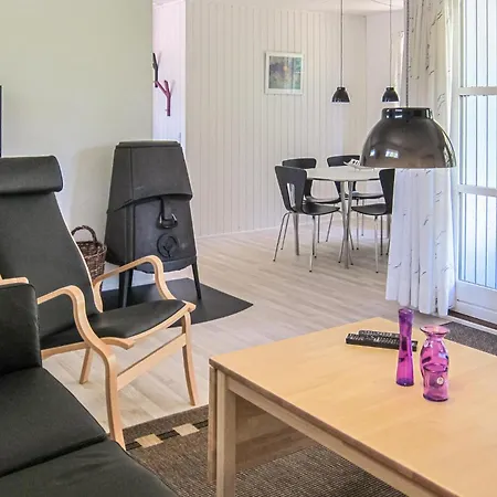 Semesterbostad 3 Bedroom Stunning In Aakirkeby Vester Somarken