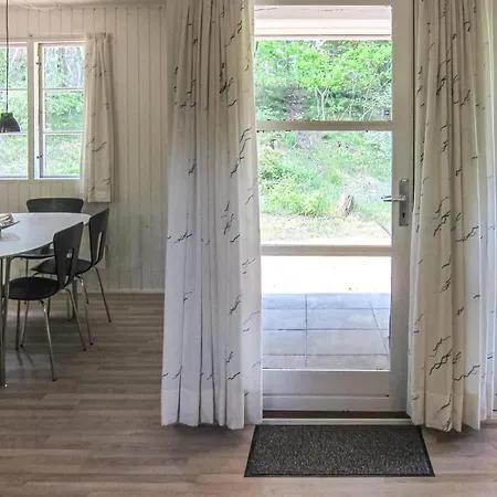 3 Bedroom Stunning In Aakirkeby Semesterbostad